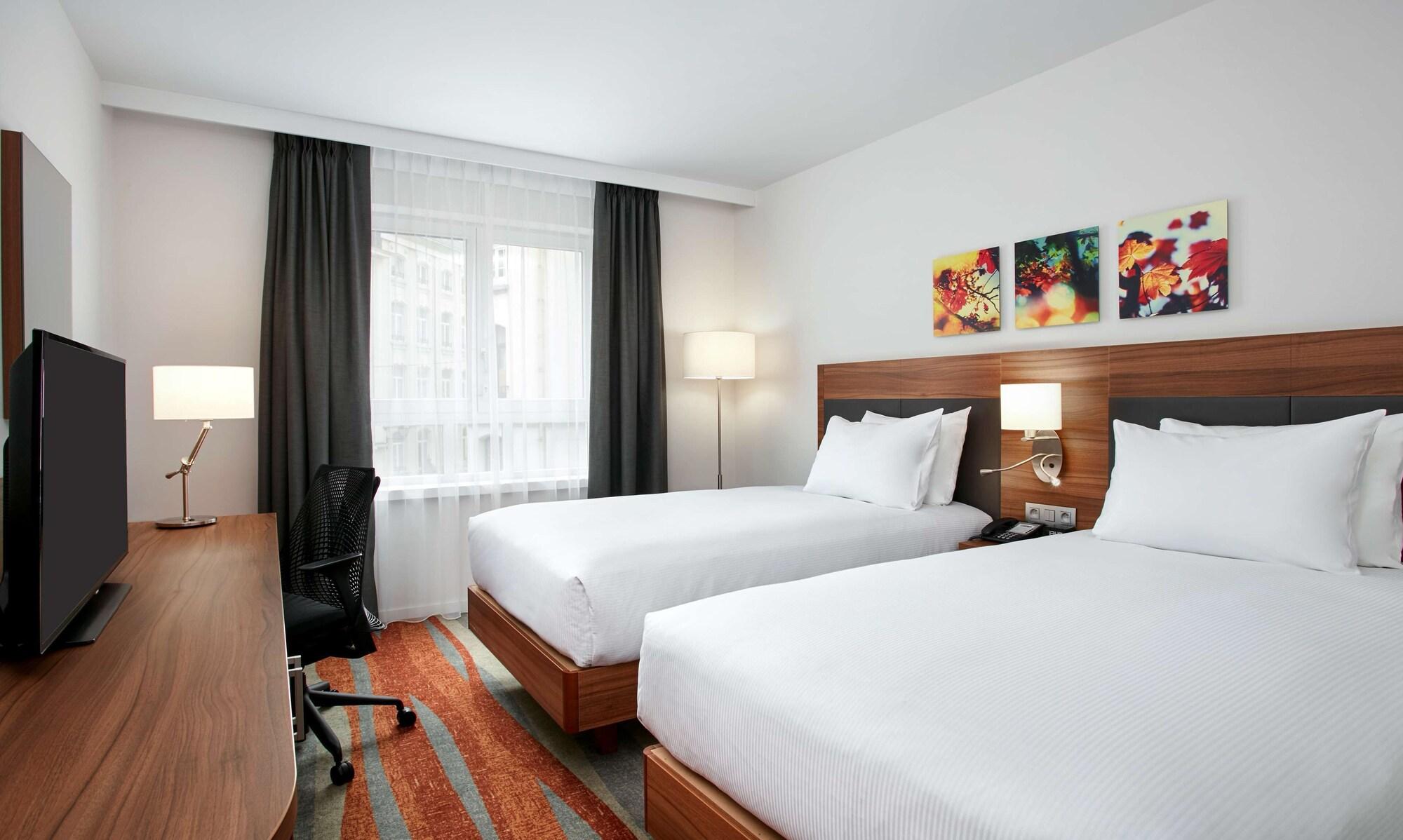 Hilton Garden Inn Brussels City Centre Bagian luar foto