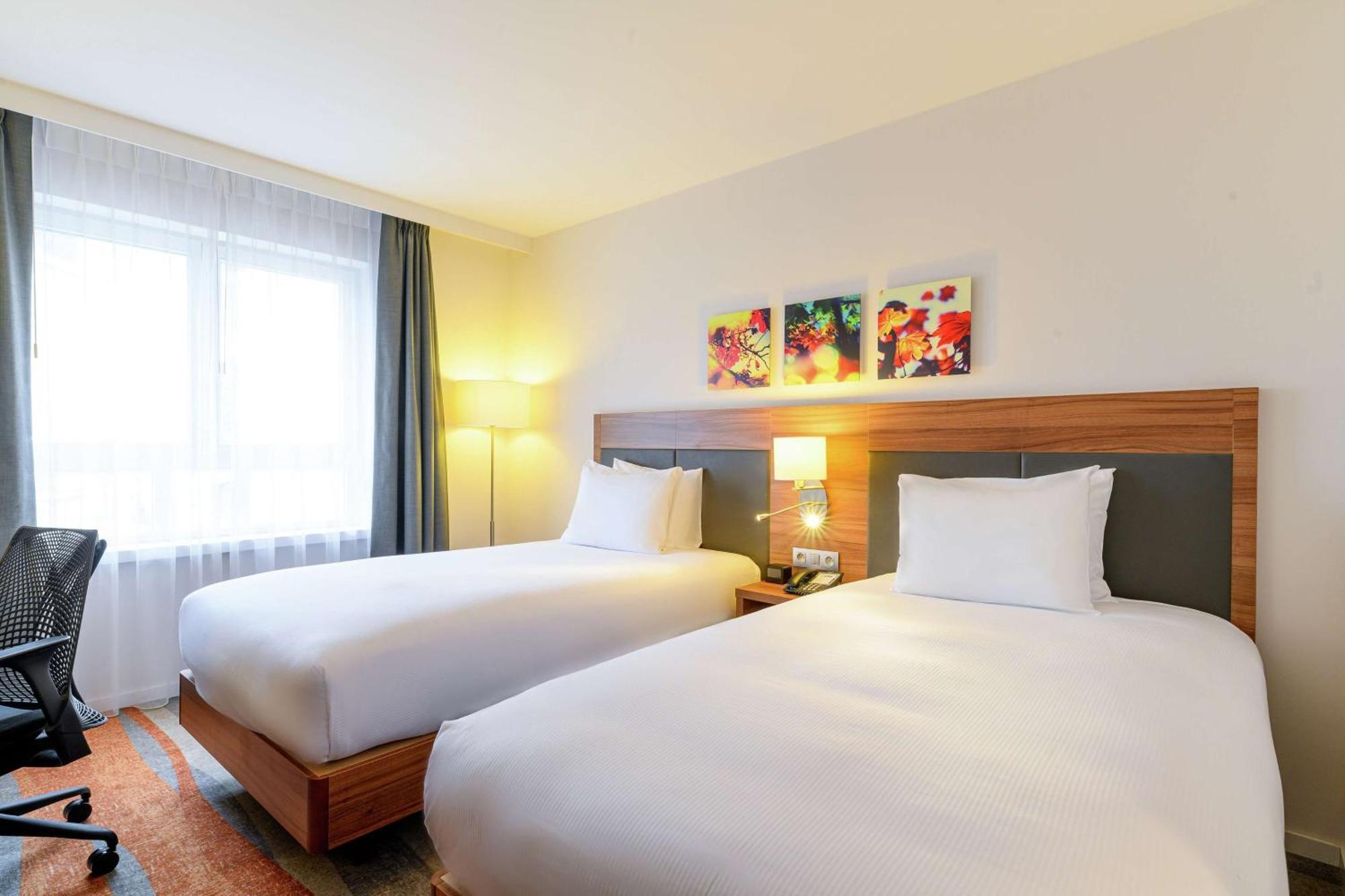 Hilton Garden Inn Brussels City Centre Bagian luar foto