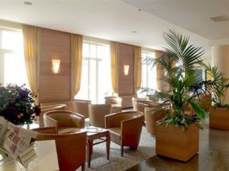 Hilton Garden Inn Brussels City Centre Bagian luar foto